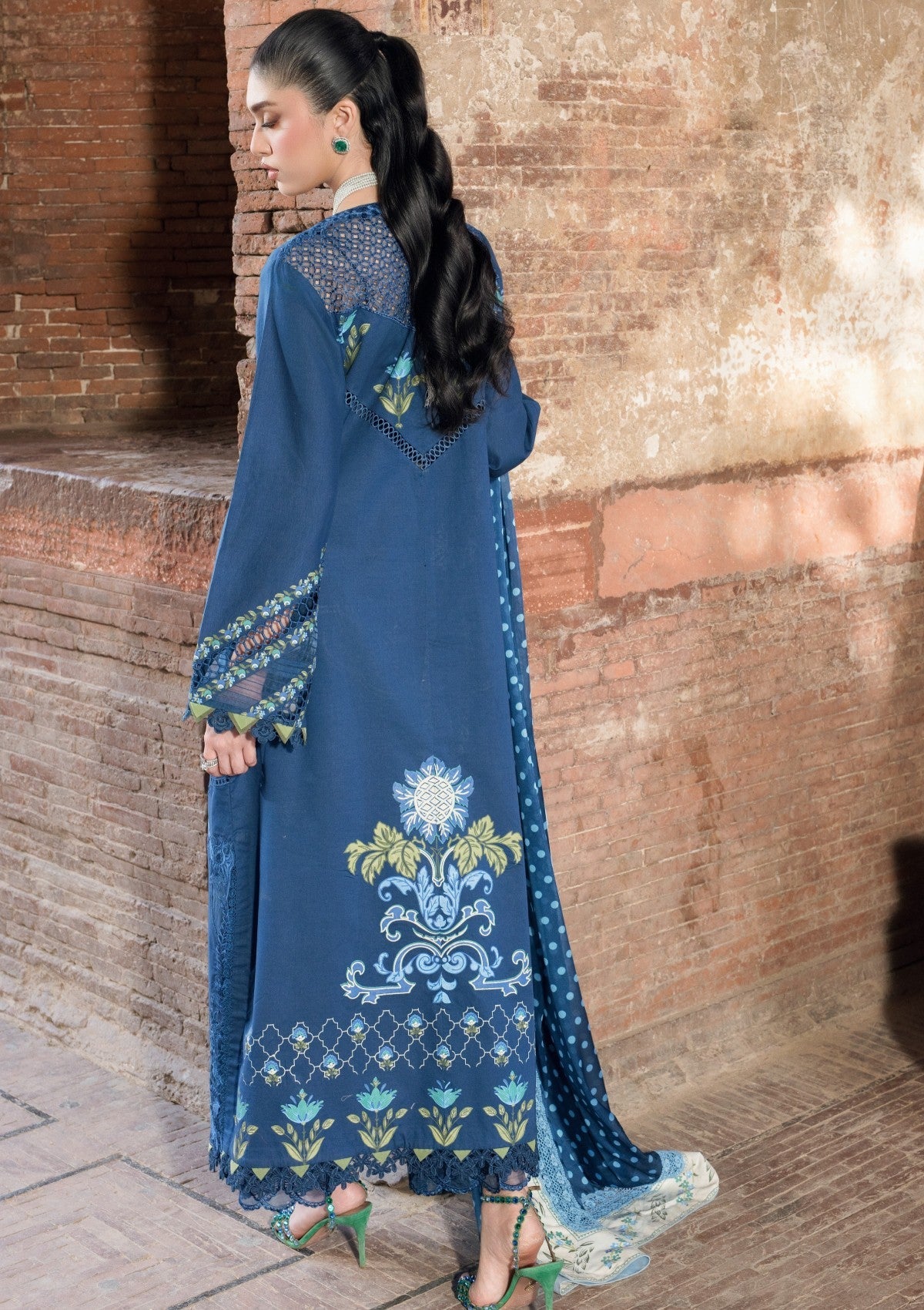 Shop from khaslibaas | Saira Shakira bloom Lawn '26 (Lily-2B) .Buy 100% original Designer Suit like Maria b, Sobia Nazir zainab Chottani Various Pakistani brands perfect for casual & formal wear.delivery available in UK, USA, Canada, UAE, Dubai and other countries... 