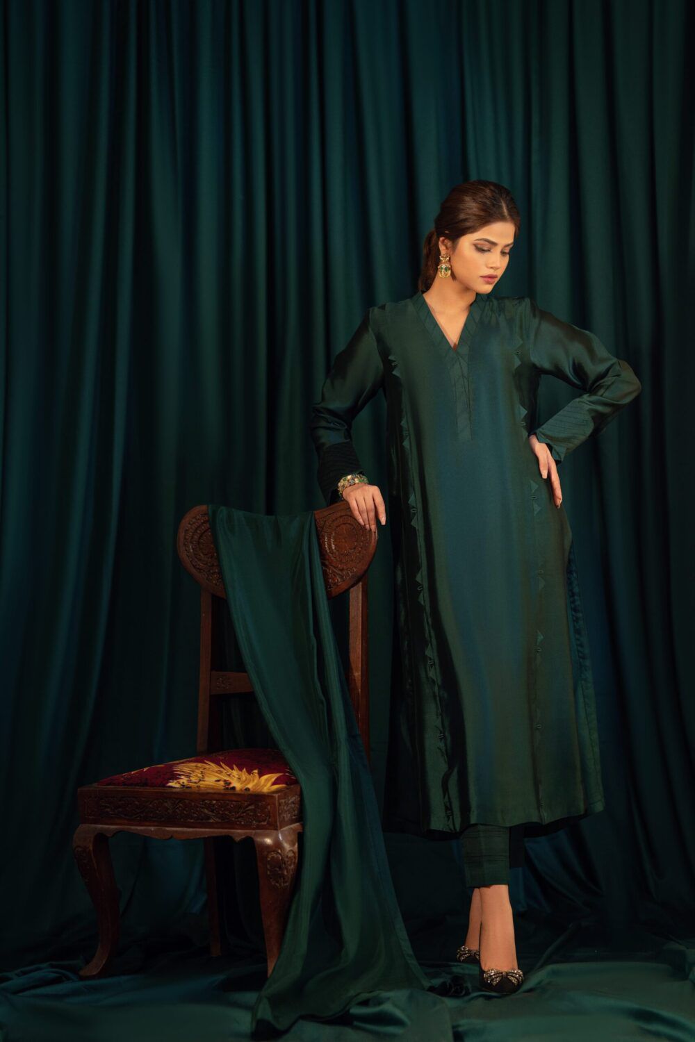 Shop pure shesha silk suits from khaslibaas with great quality and style with your favourite colour delivery available in UK USA Dubai Australia and other countries. 