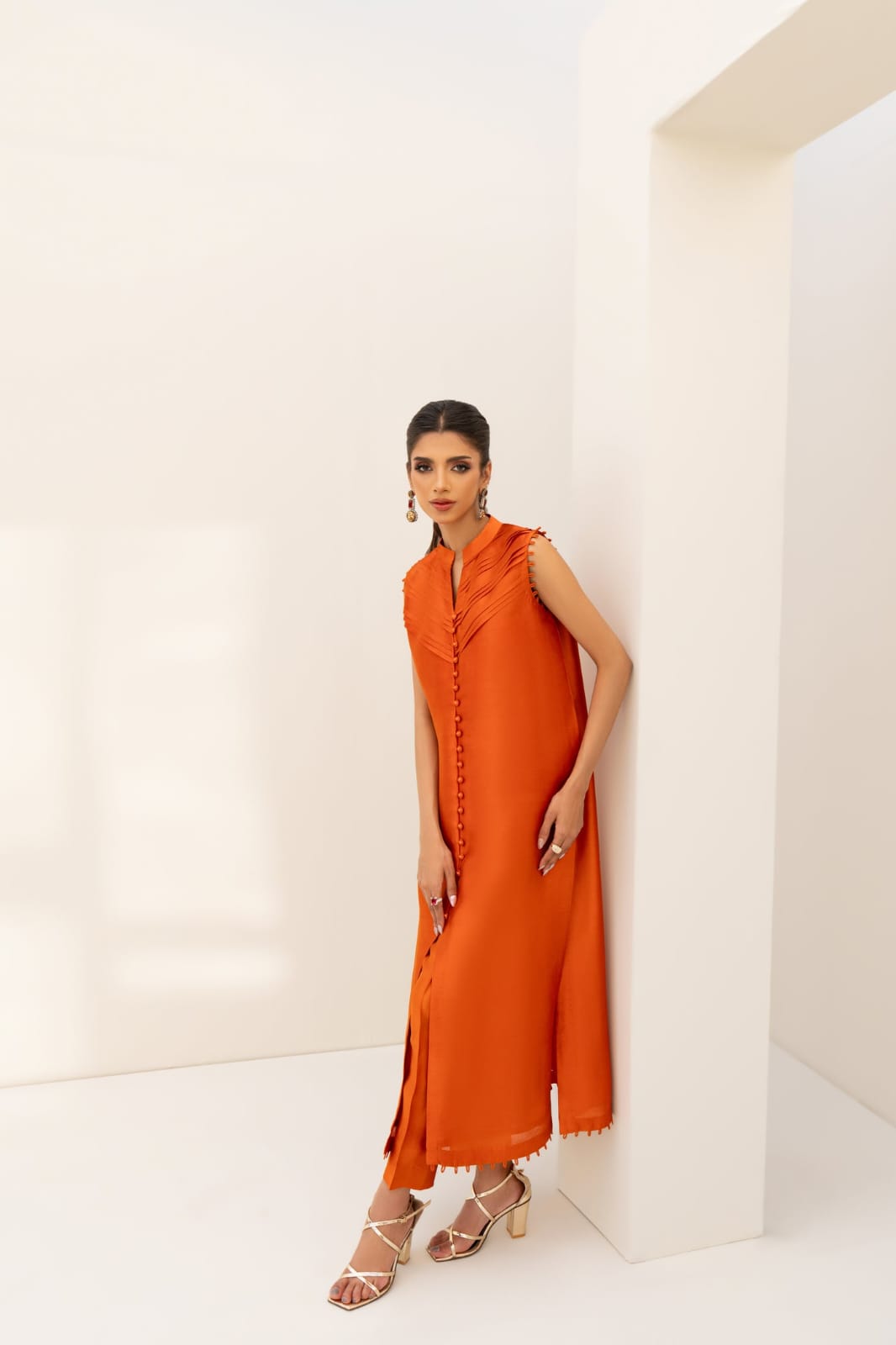 Shop pure shesha silk suits from khaslibaas with great quality and style with your favourite colour delivery available in UK USA Dubai Australia and other countries. 