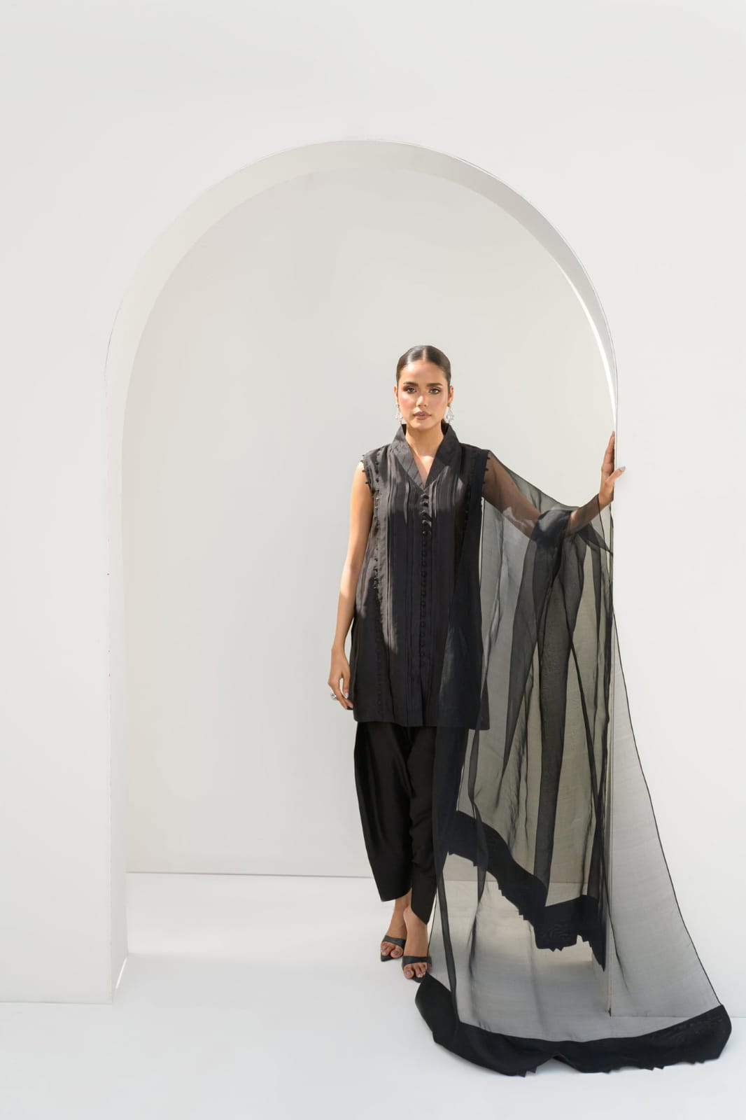 Shop pure shesha silk suits with Khari shalwar from khaslibaas with great quality and style with your favourite colour delivery available in UK USA Dubai Australia and other countries. 