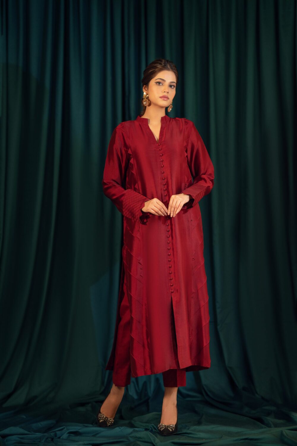 Shop pure shesha silk suits from khaslibaas with great quality and style with your favourite colour delivery available in UK USA Dubai Australia and other countries. 