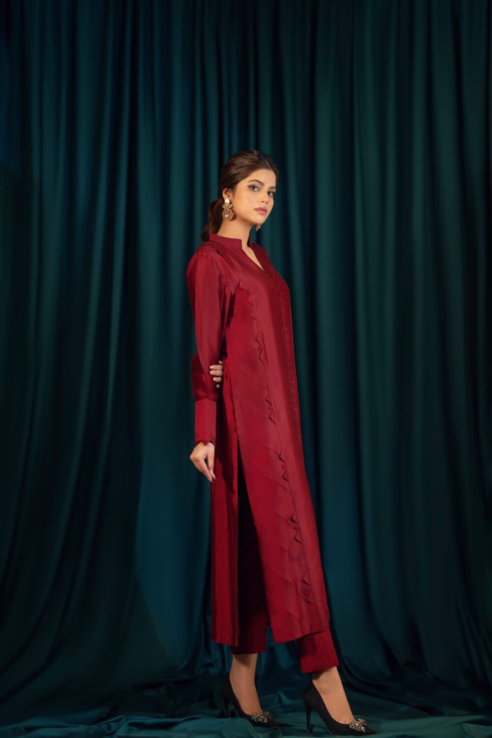 Shop pure shesha silk suits from khaslibaas with great quality and style with your favourite colour delivery available in UK USA Dubai Australia and other countries. 