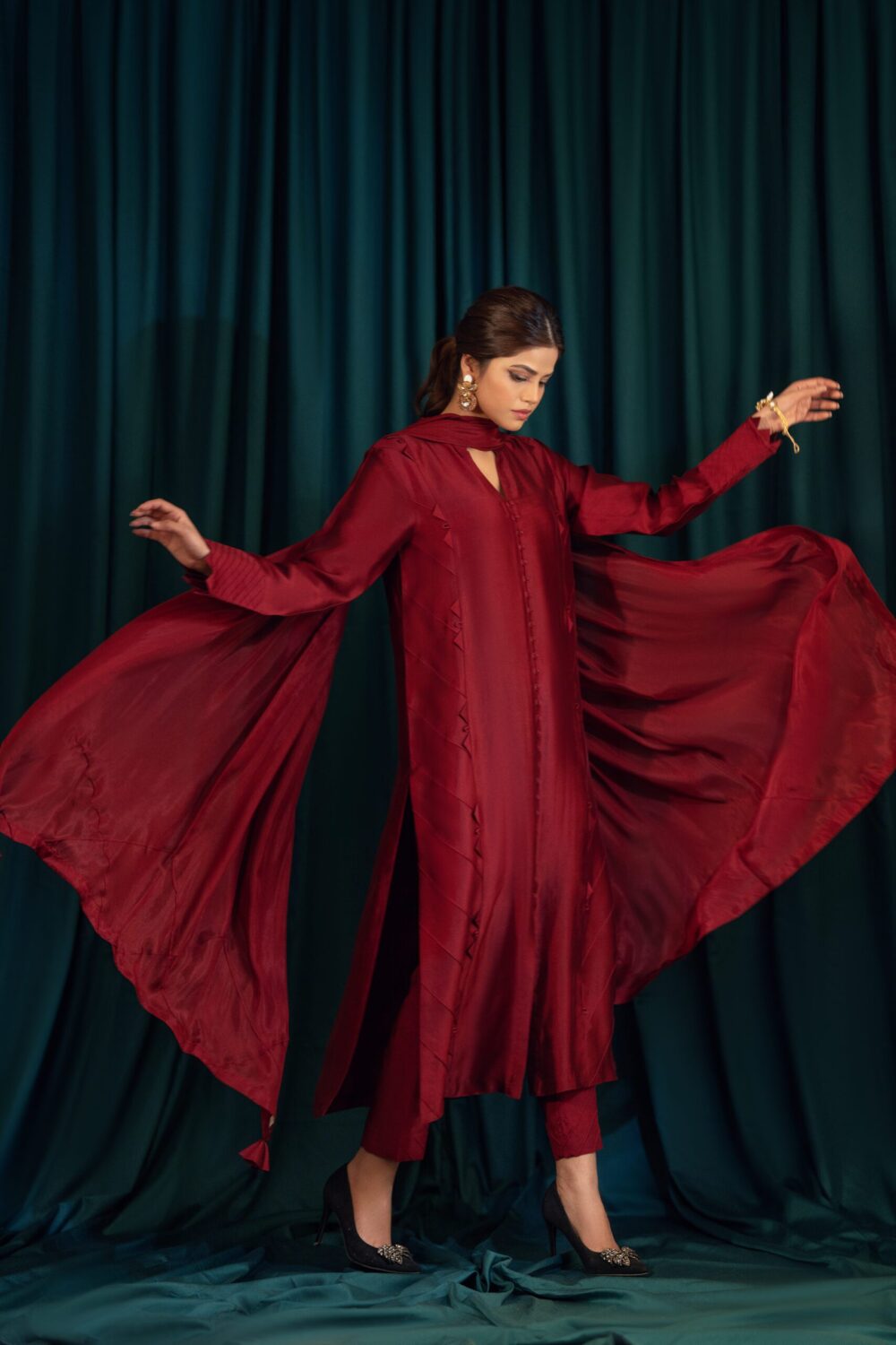 Shop pure shesha silk suits from khaslibaas with great quality and style with your favourite colour delivery available in UK USA Dubai Australia and other countries. 