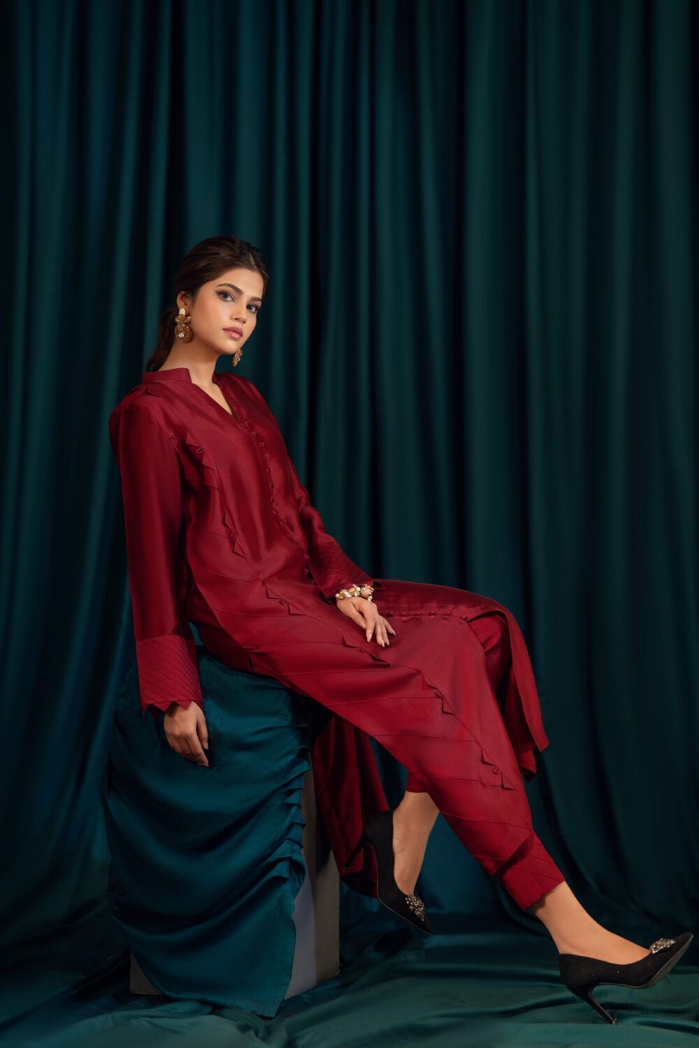 Shop pure shesha silk suits from khaslibaas with great quality and style with your favourite colour delivery available in UK USA Dubai Australia and other countries. 