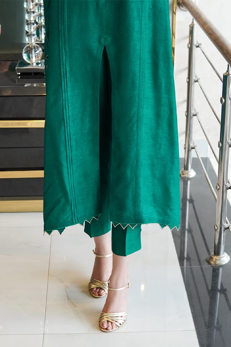 Shop pure 80gm Raw silk suits from khaslibaas with great quality and style with your favourite colour delivery available in UK USA Dubai Australia and other countries. 