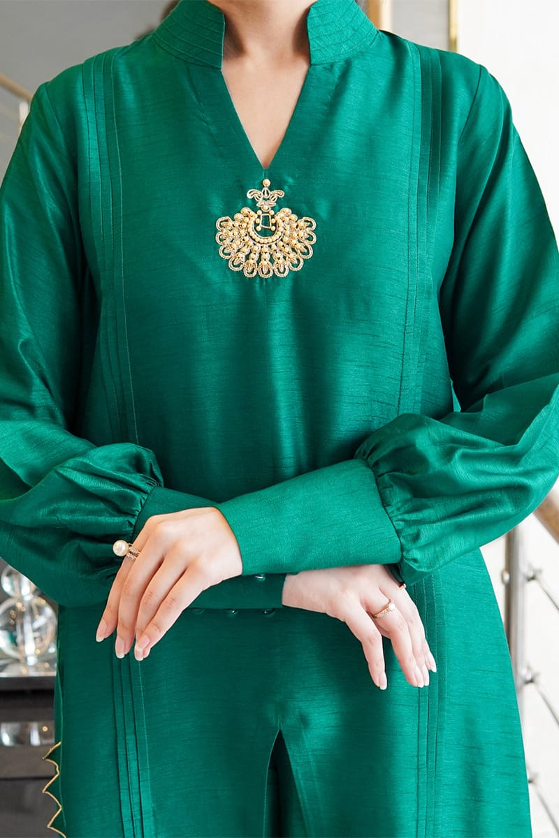 Shop pure shesha silk suits from khaslibaas with great quality and style with your favourite colour delivery available in UK USA Dubai Australia and other countries. 