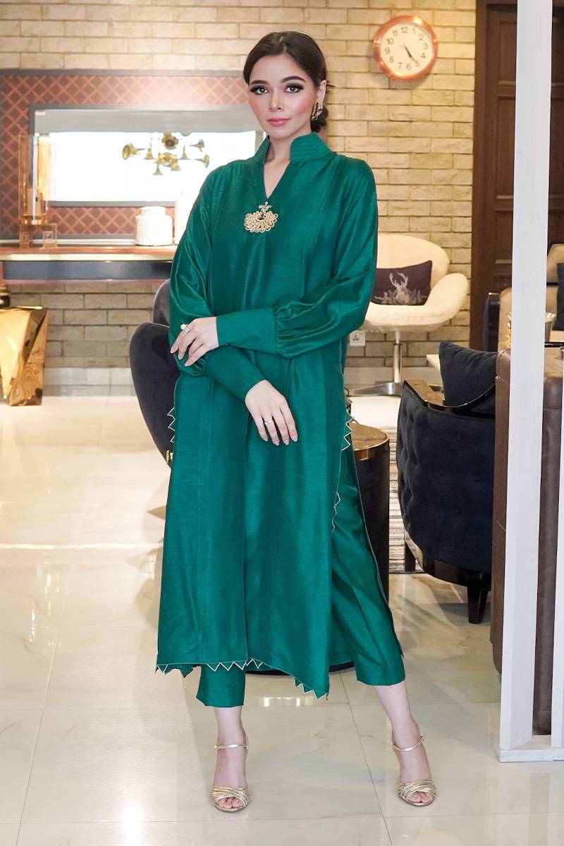 Shop pure 80gm Raw silk suits from khaslibaas with great quality and style with your favourite colour delivery available in UK USA Dubai Australia and other countries. 