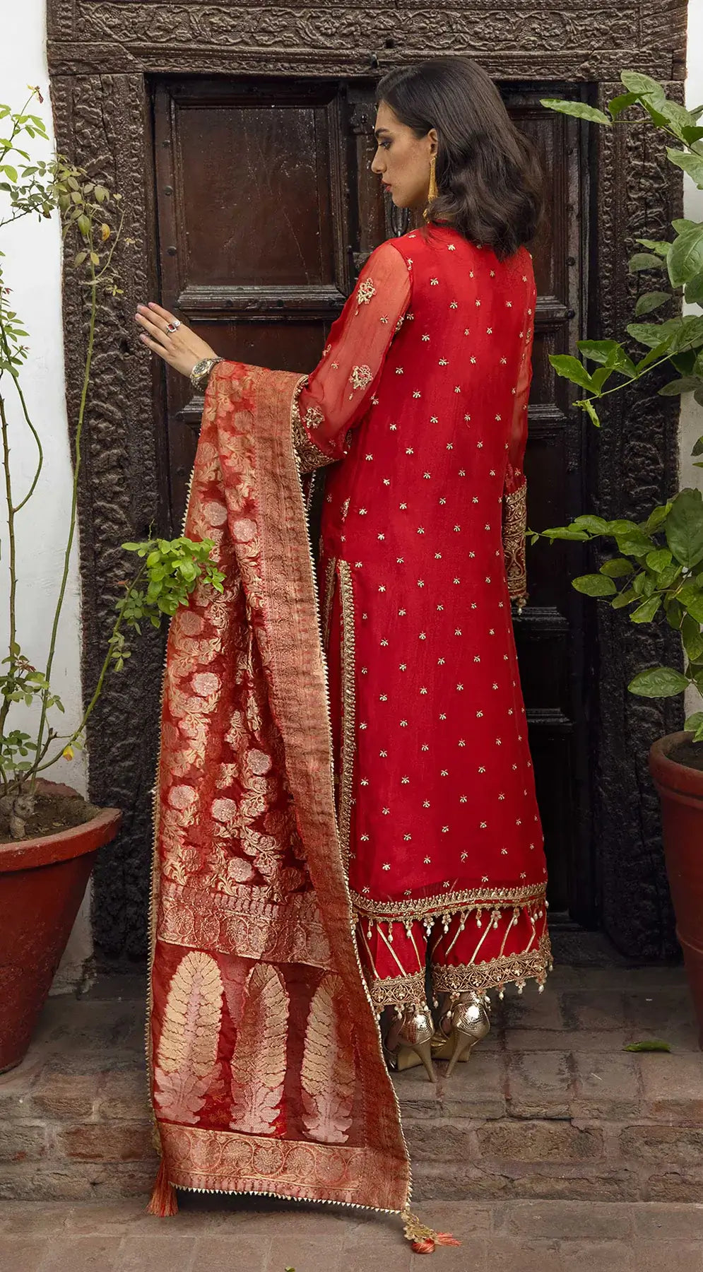 Buy ANAYA X KAMIAR ROKNI HIRANUR Wedding| FESTIVE Dress 2026.choose good quality brands like Maria b zainab Chottani, Hussain Rehar etc... Various Pakistani branded dresses summer fabric, elegant design, perfect for casual & formal wear also shop eid collections from khaslibaas .delivery available in UK, USA, Canada, UAE, Dubai and other countries... 