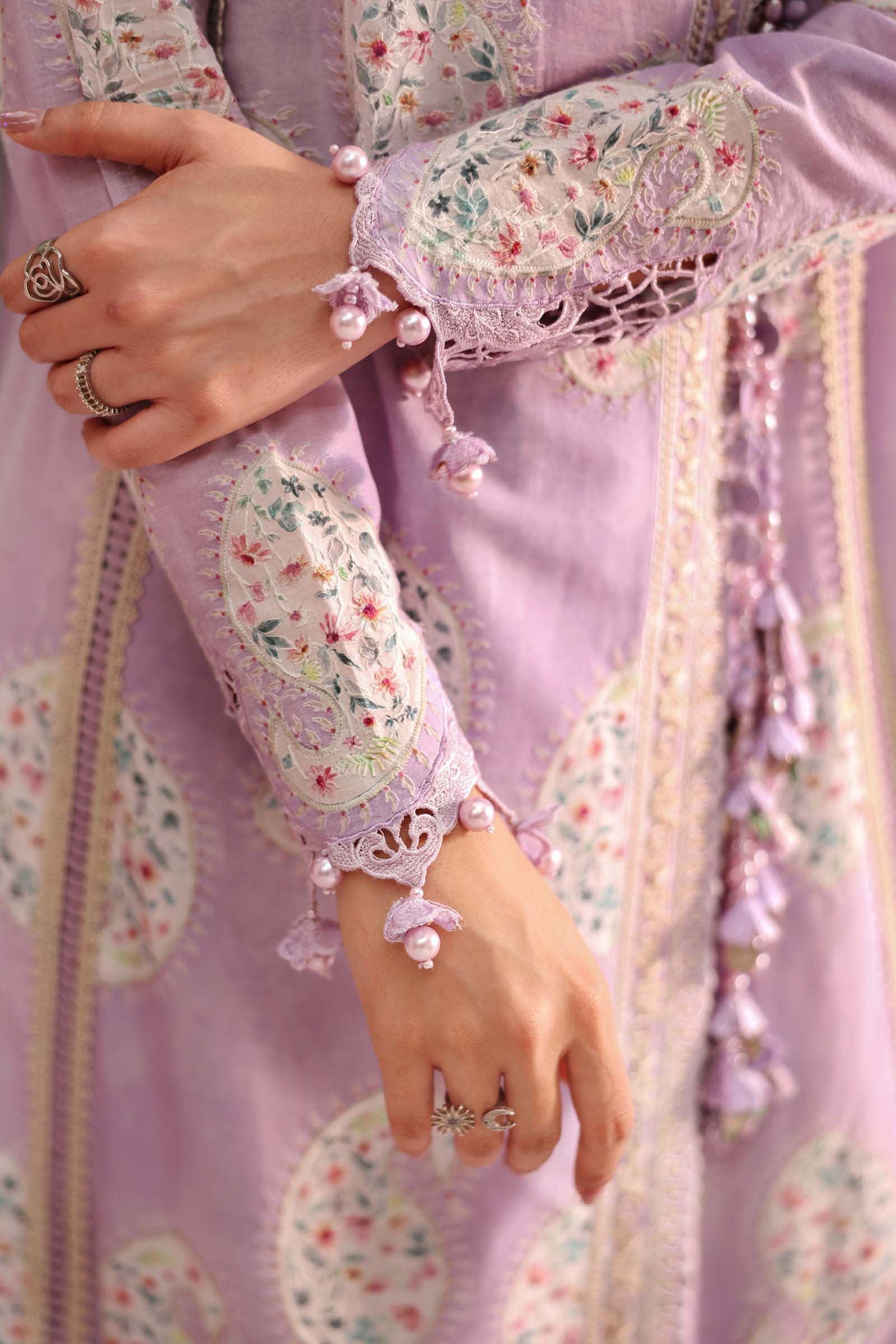 Buy from khaslibaas mariab premium 3 piece unstitched embroidered lawn suit for women (MPT-3009-B).choose good quality brands like Maria b Sobia Nazir Various Pakistani branded dresses summer fabric, elegant design, perfect for casual & formal wear.delivery available in UK, USA, Canada, UAE, Dubai and other countries... 